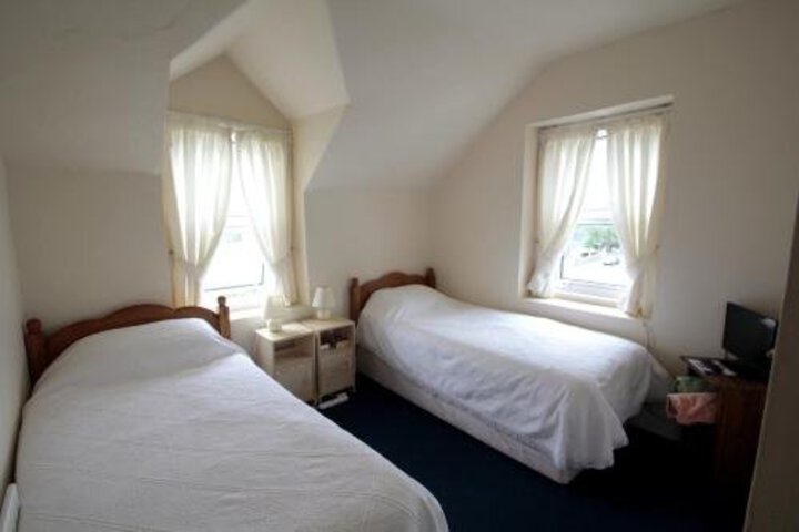 Room 3 of 8