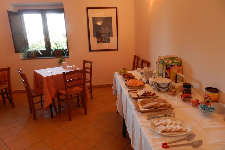 Dining 10 of 33