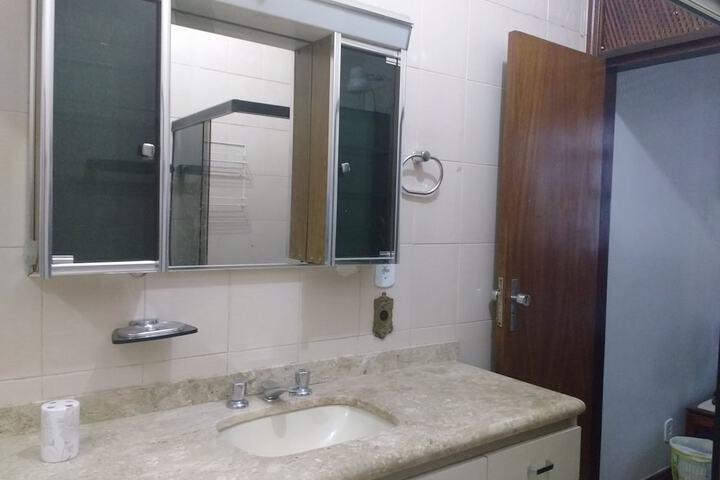 Room 8 of 18