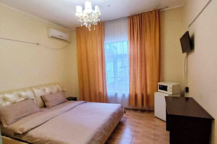 Room 6 of 13
