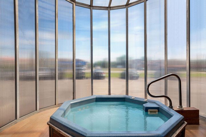 Pools & Facilities