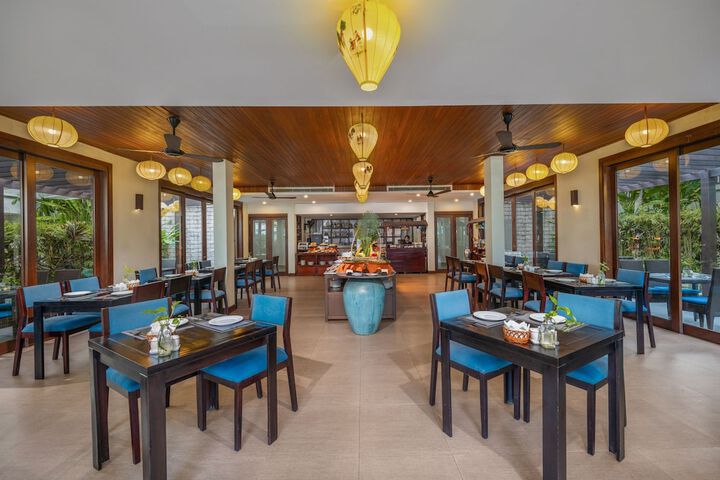 Dining 44 of 67