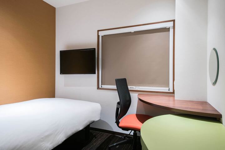 Room 12 of 63