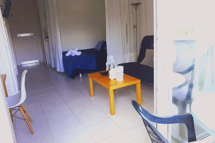 Room 4 of 18