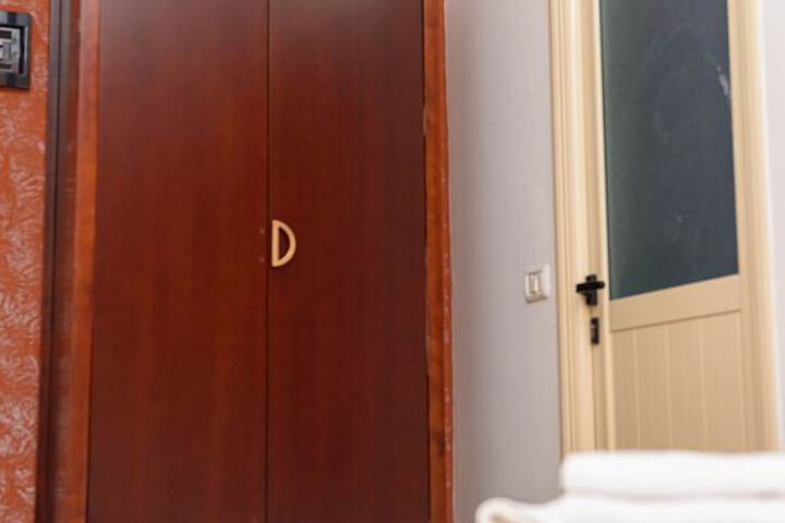 Room 21 of 33