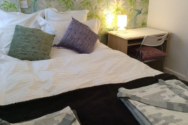Room 6 of 15