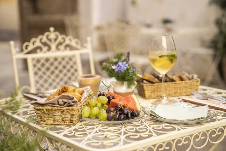 Breakfast/Coffee Service 96 of 137