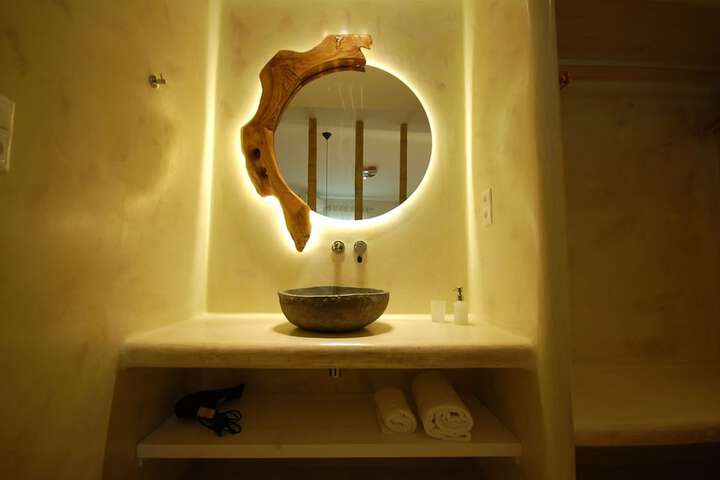 Room 35 of 53