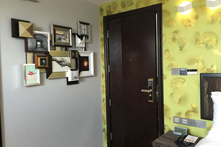 Room 26 of 48