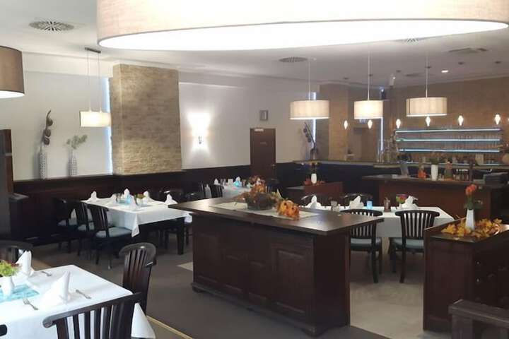 Dining 18 of 28