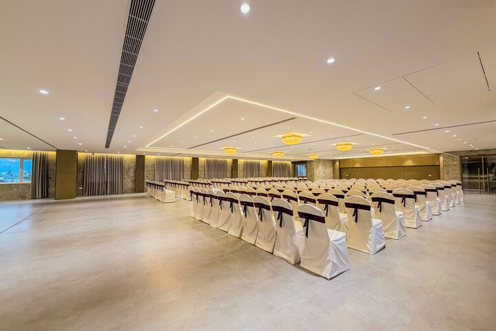 Ballroom/Hall 47 of 59