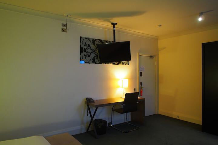 Room 10 of 42