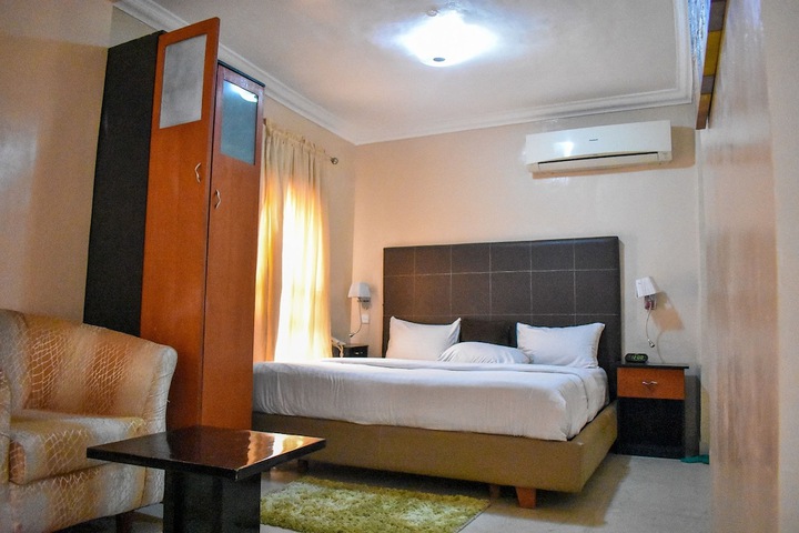 Room 11 of 41