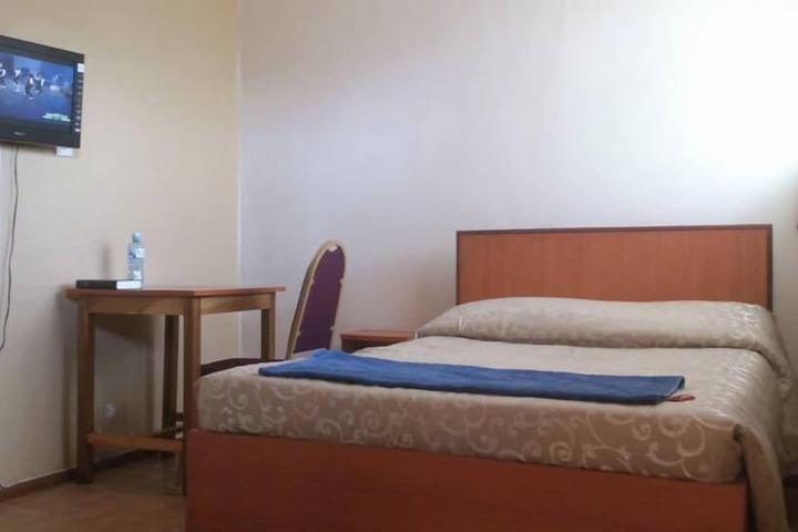 Room 12 of 48