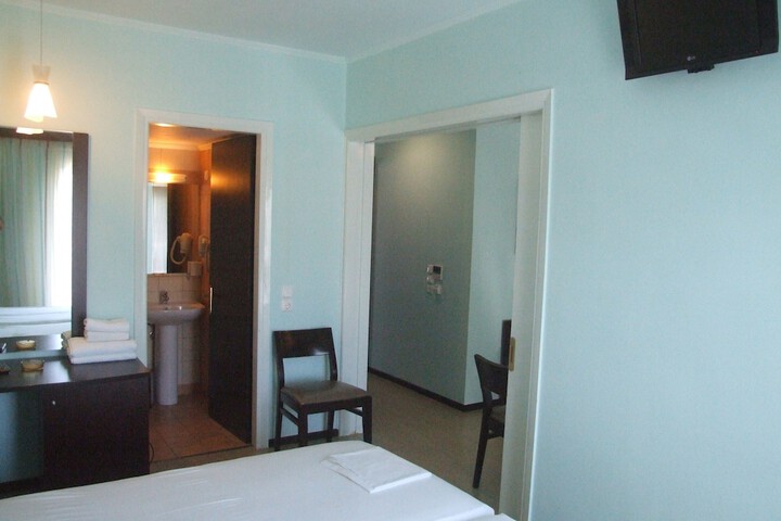 Room 6 of 25