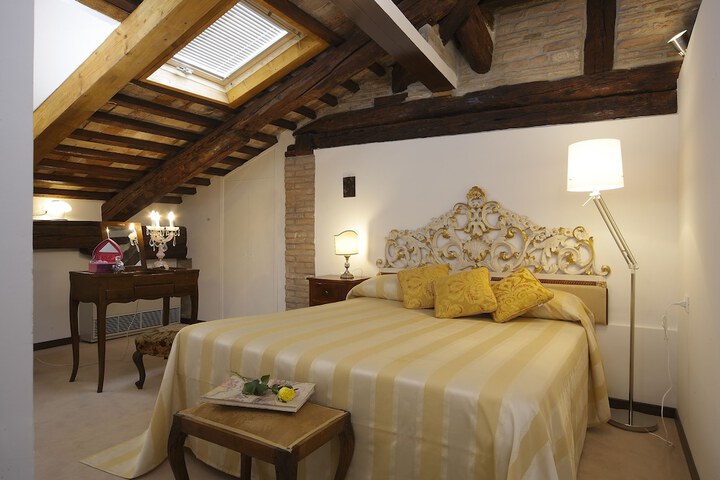 Room 9 of 72