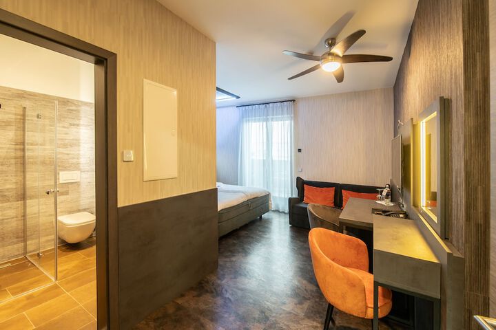 Room 6 of 56