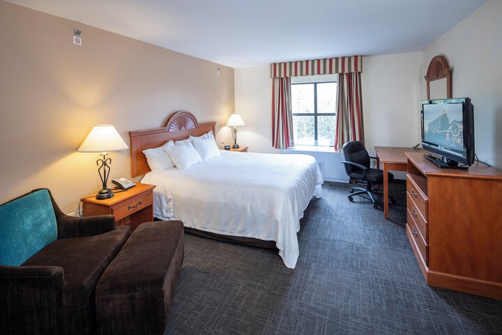 1 King Bed (2 of 18)