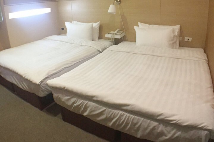 Room 11 of 34