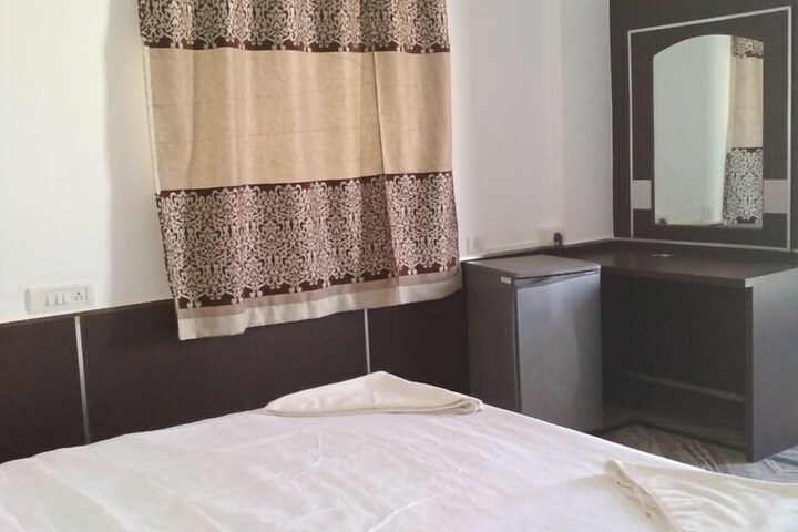 Room 32 of 60