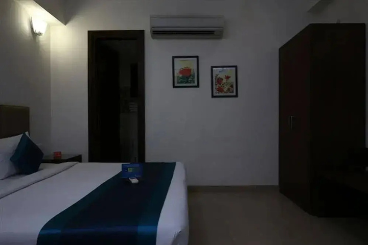 Room 8 of 12