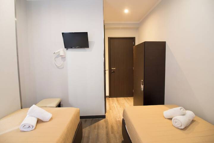 Room 16 of 32