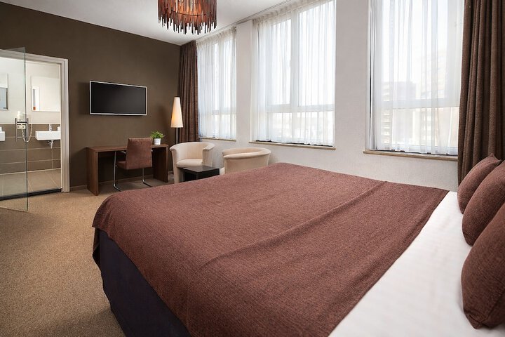 Room 14 of 27
