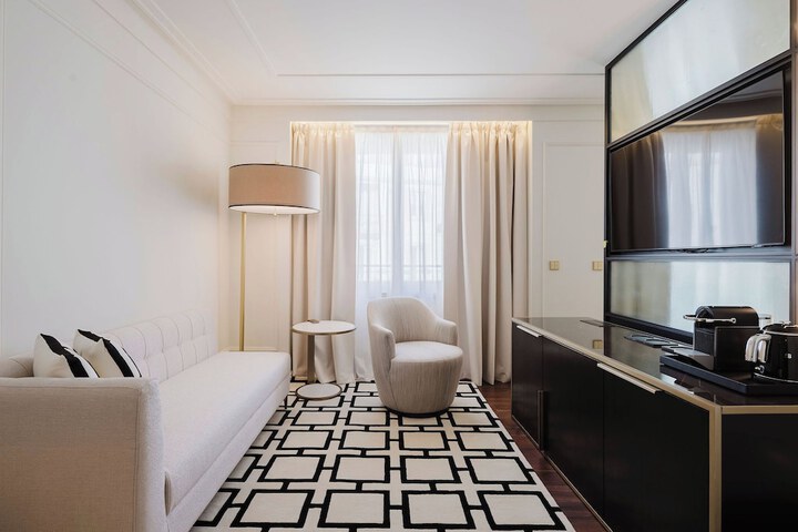 Room 34 of 150
