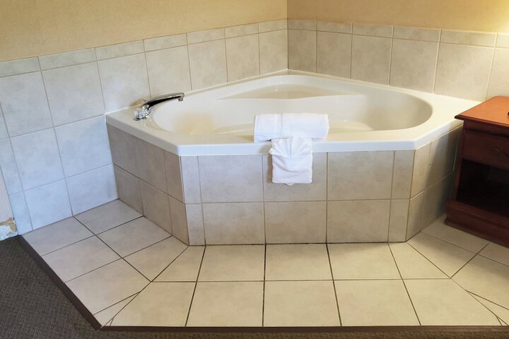 Hot Tub 23 of 32