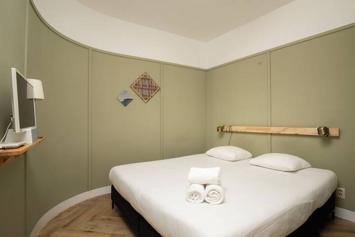 Room 18 of 46