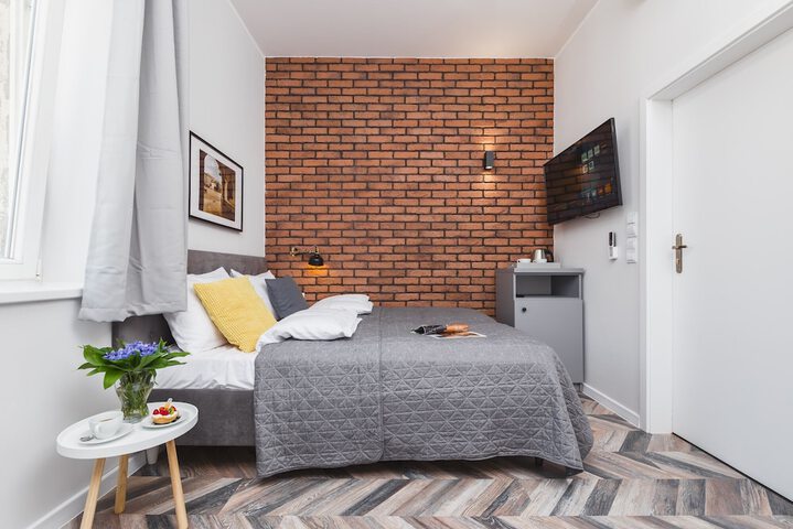 Room 13 of 28