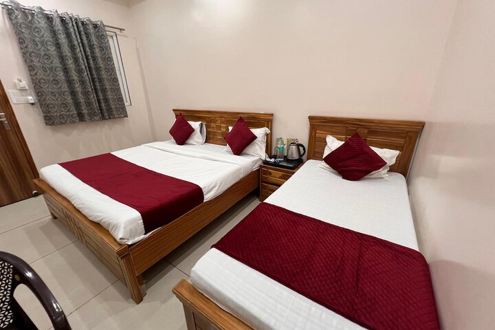 Room 5 of 9