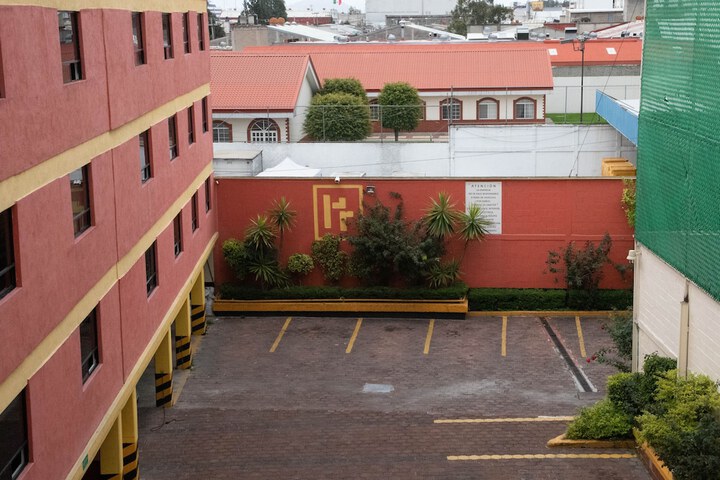 Room 6 of 26