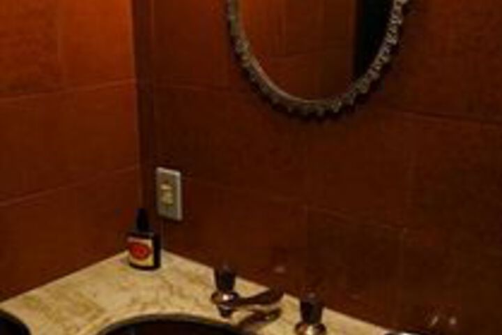 Room 9 of 38