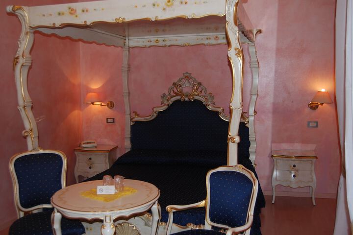 Room 40 of 90