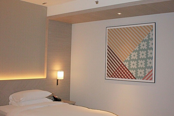 Room 11 of 38