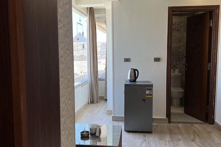 Room 6 of 18
