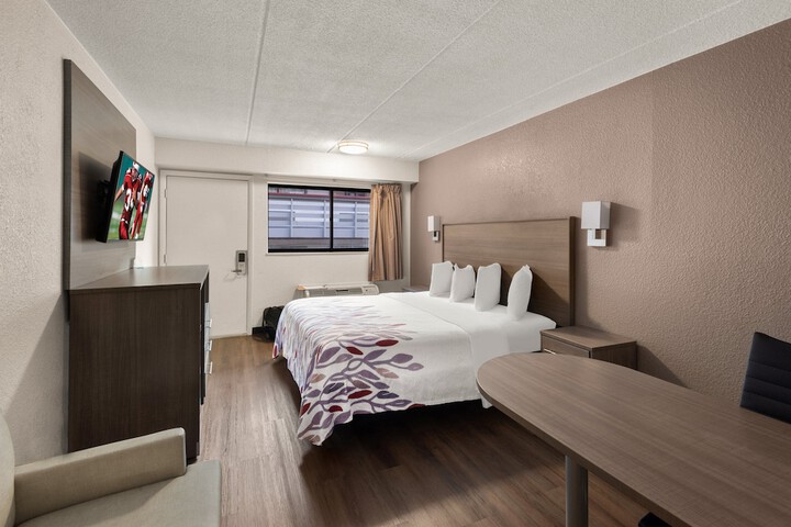 1 King Bed (12 of 22)