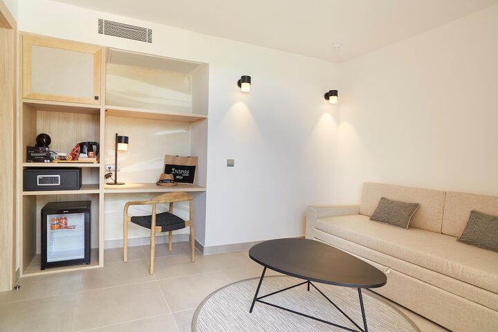 Room 27 of 105