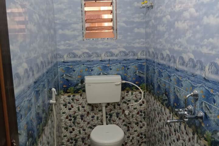 Room 8 of 11