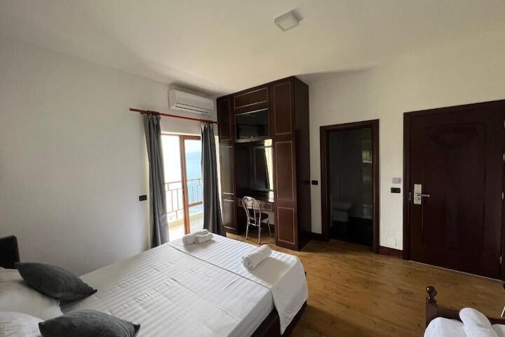 Room 20 of 32