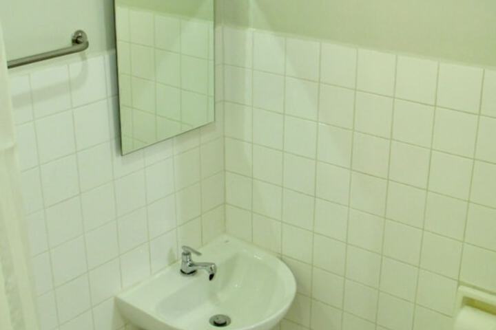 Room 10 of 18