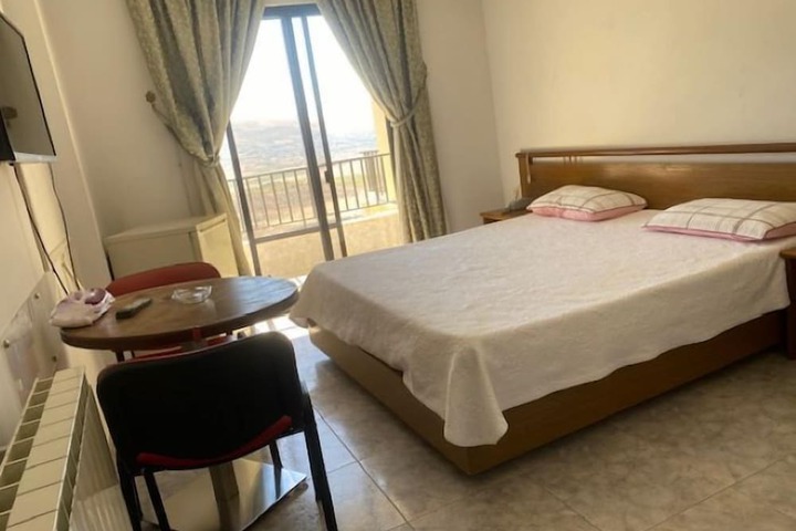 Room 10 of 19