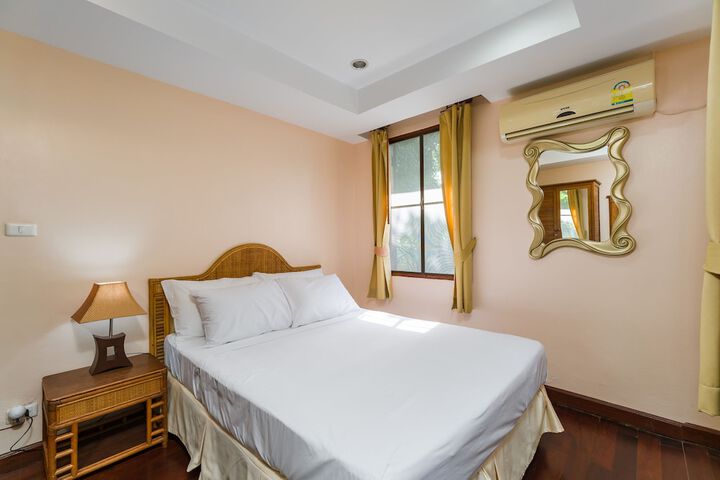 Room 6 of 15