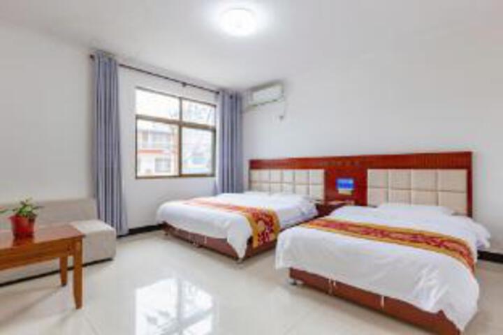 Room 7 of 9