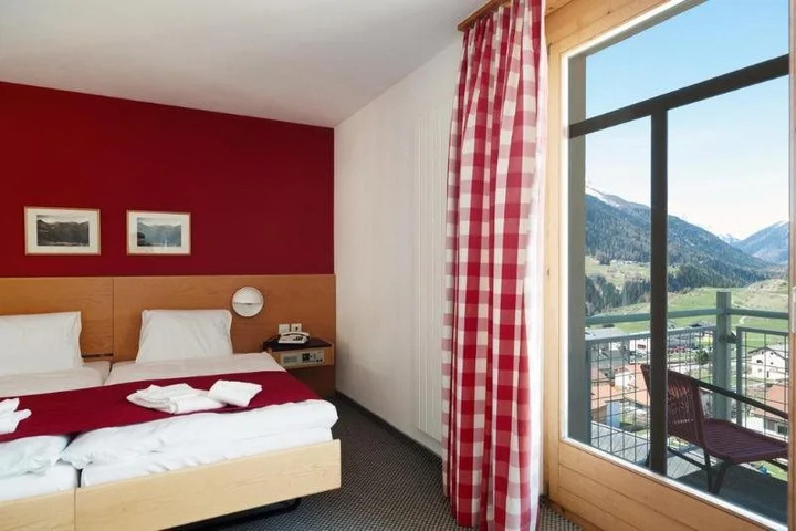Room 4 of 14