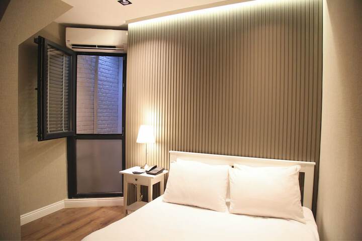 Room 27 of 71