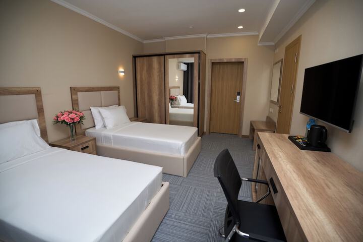 Room 12 of 28