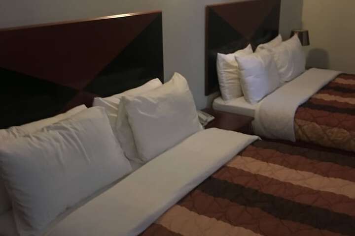 Room 9 of 40