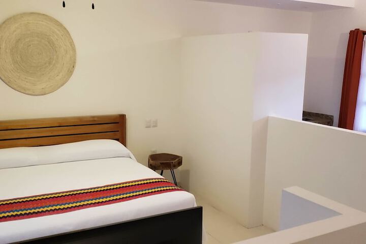 Room 10 of 76